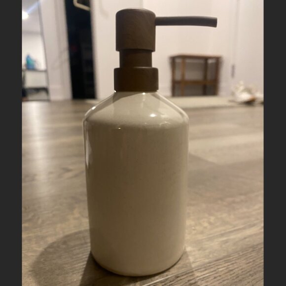 HM Home Ceramic/Wood Soap Dispenser - Picture 1 of 2